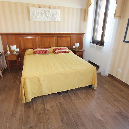 Area Sacra Relais Panzió Róma Szoba fotó